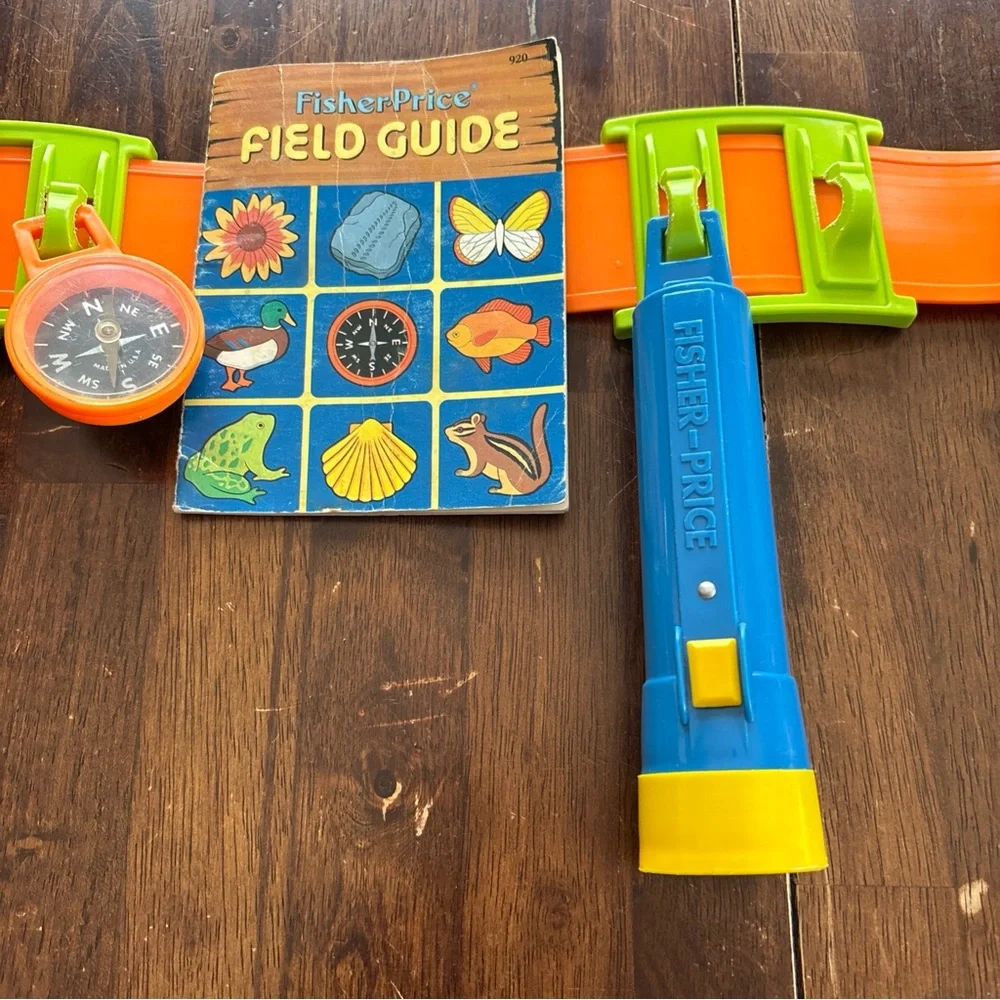 1980 Fisher-Price Explorer's Kit Belt, canteen, whistle, compass, light &guide